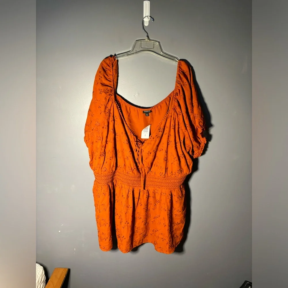 Torrid Georgette Eyelet Smocked Waist Top Size 6X - Picture 3 of 5